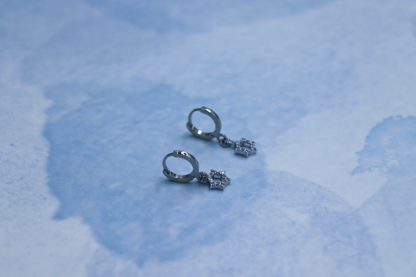 עגילי חישוק עם תליון מגן דוד כסף פטריוט Princess K Jewelry