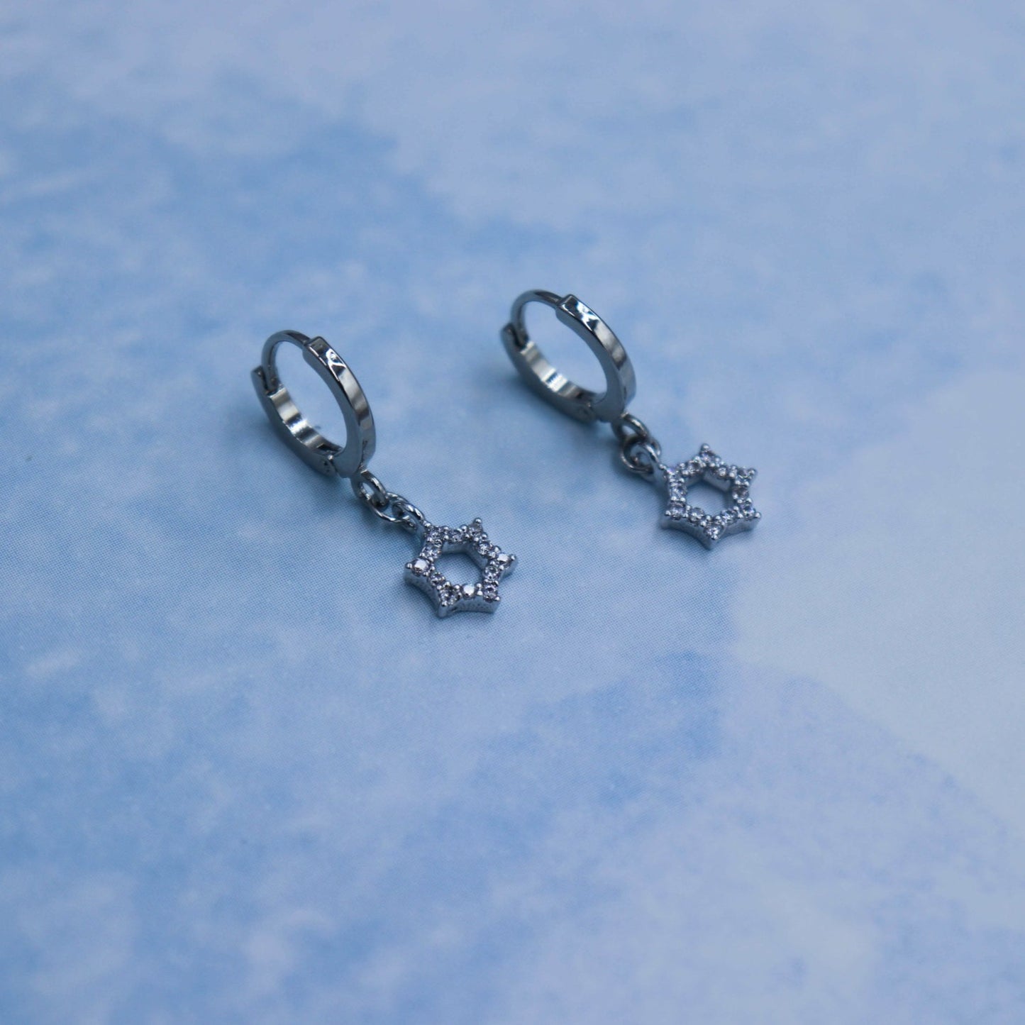 עגילי חישוק עם תליון מגן דוד כסף פטריוט Princess K Jewelry