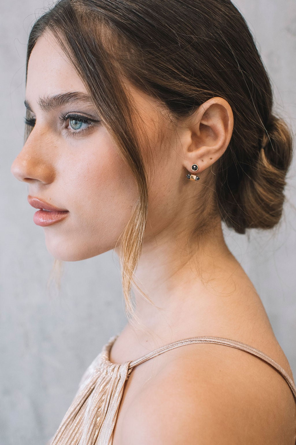 עגילי ג'אקט שחור וזהב ג'קי Princess K Jewelry