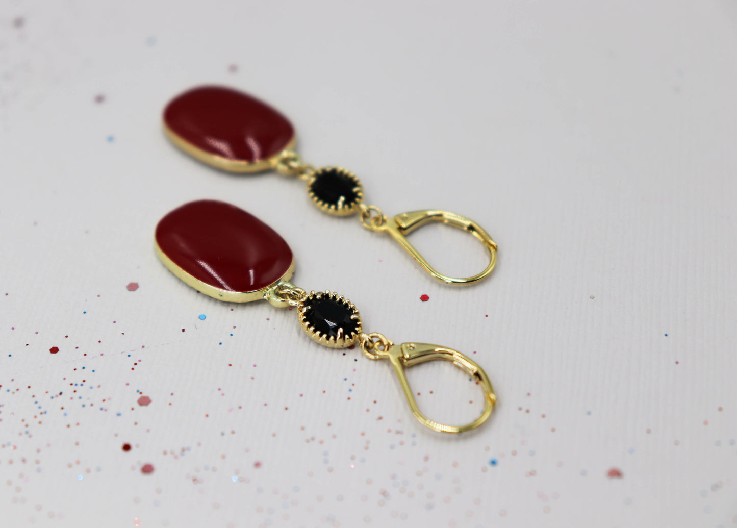עגילים אובליים שחור ואדום לורן Princess K Jewelry