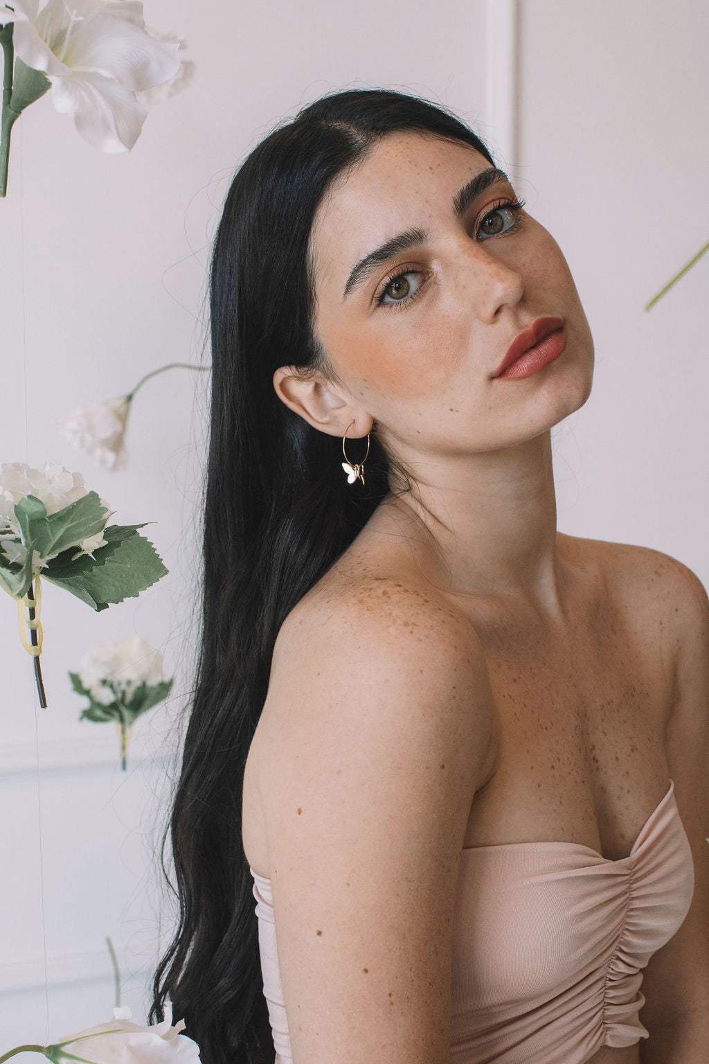 עגילי חישוק פרפר זהב ליידי ספרינג Princess K Jewelry