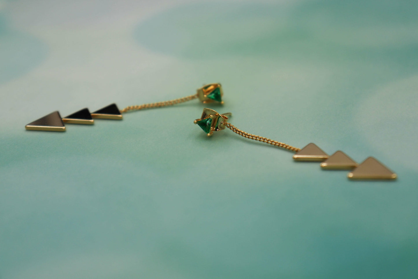 עגילי משולש גרין ארו Princess K Jewelry