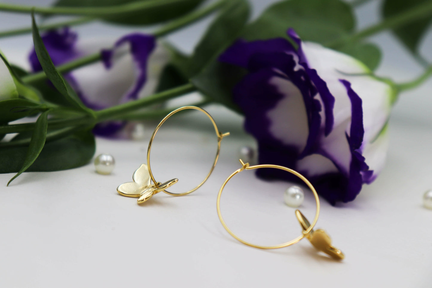 עגילי חישוק פרפר זהב ליידי ספרינג Princess K Jewelry