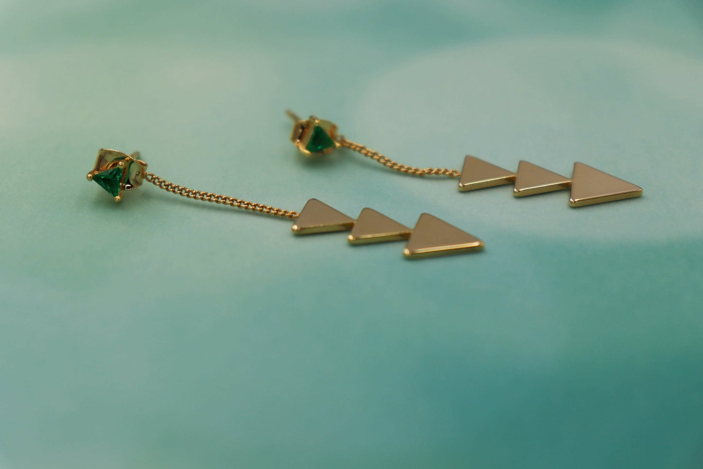 עגילי משולש גרין ארו Princess K Jewelry