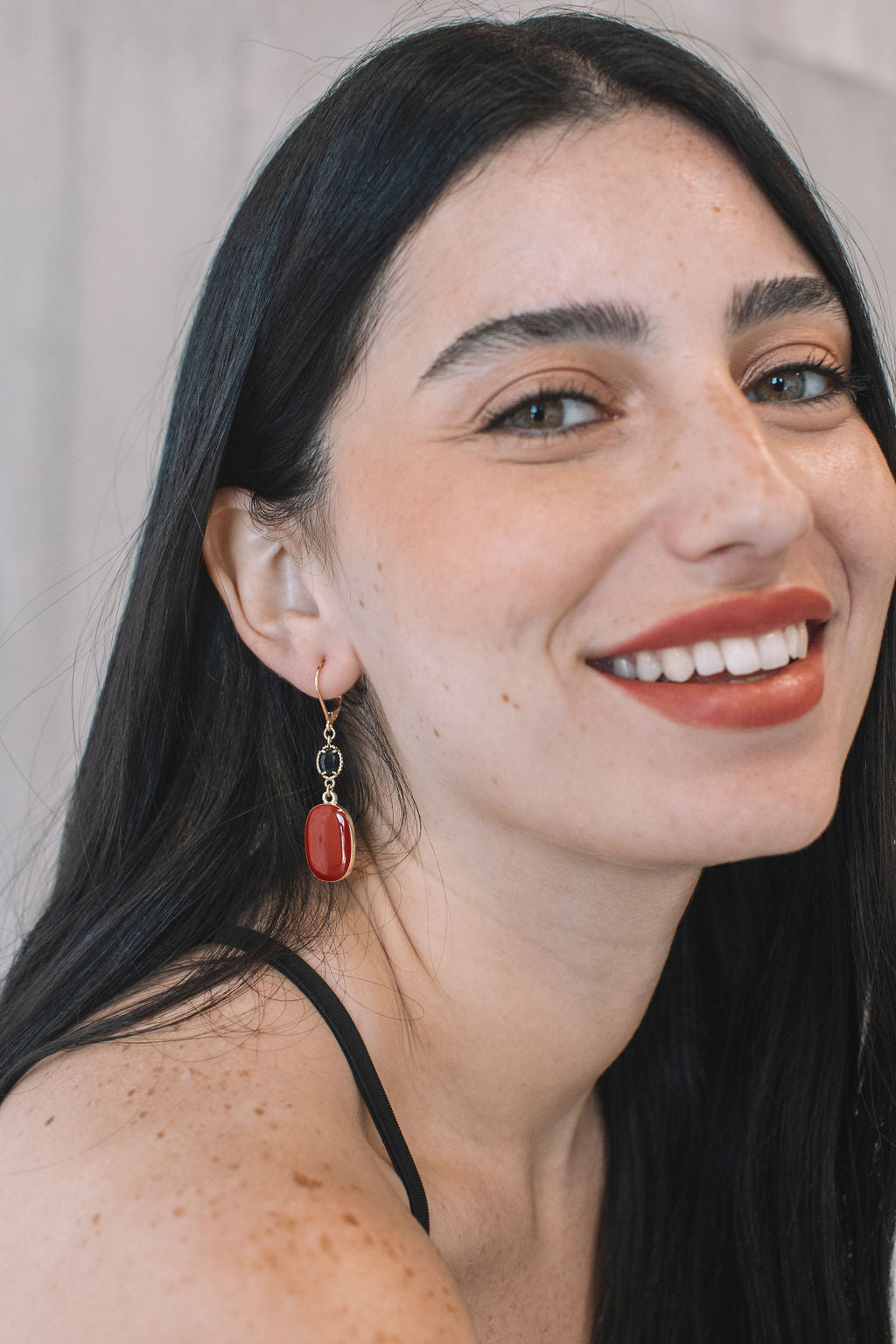 עגילים אובליים שחור ואדום לורן Princess K Jewelry