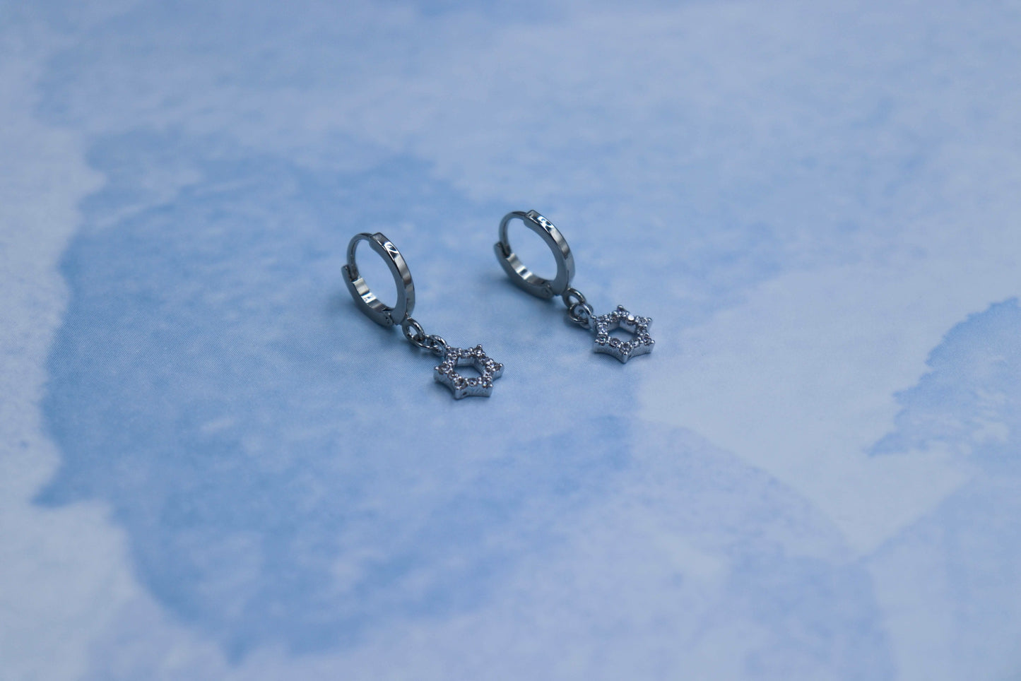 עגילי חישוק עם תליון מגן דוד כסף פטריוט Princess K Jewelry