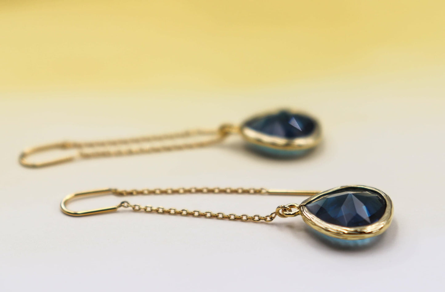 עגילי טיפה כחולים מג'יק סנסט Princess K Jewelry