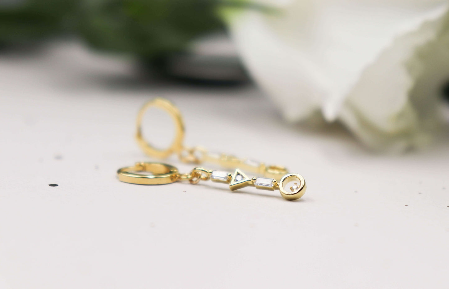 עגילי חישוק בשילוב תליון איימי Princess K Jewelry