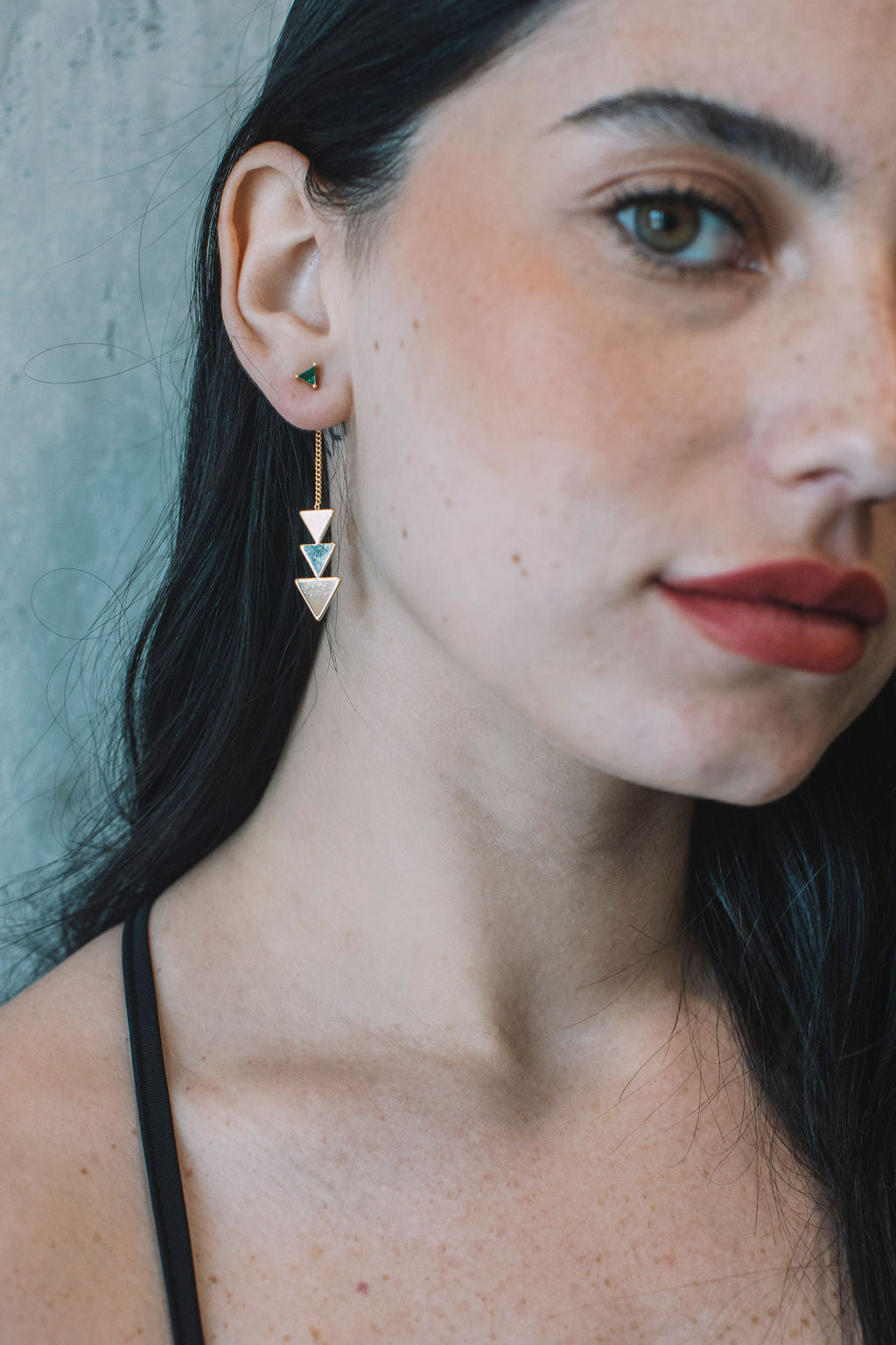 עגילי משולש גרין ארו Princess K Jewelry