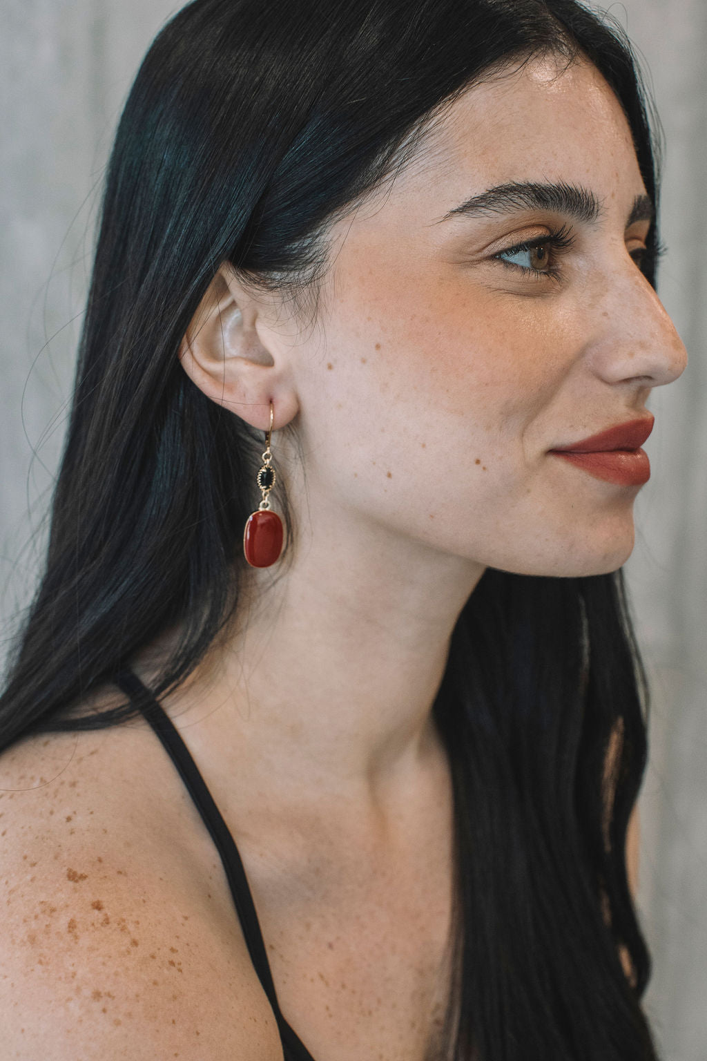 עגילים אובליים שחור ואדום לורן Princess K Jewelry