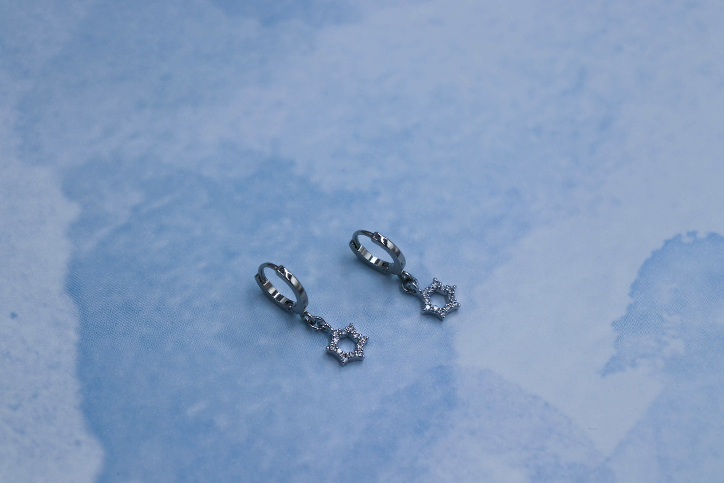 עגילי חישוק עם תליון מגן דוד כסף פטריוט Princess K Jewelry