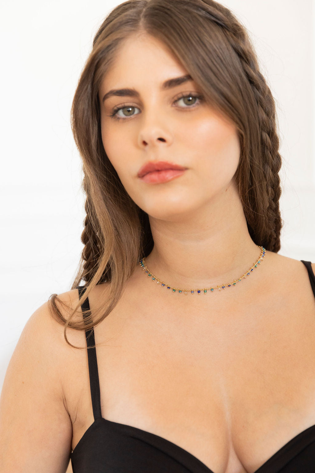 שרשרת צ'וקר חרוזים ירוק כחול אזמרלדה