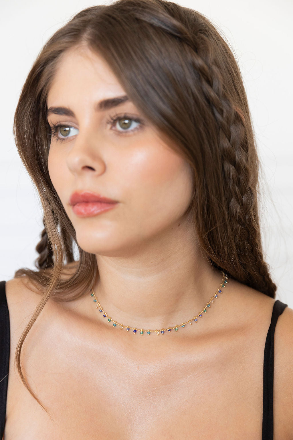 שרשרת צ'וקר חרוזים ירוק כחול אזמרלדה