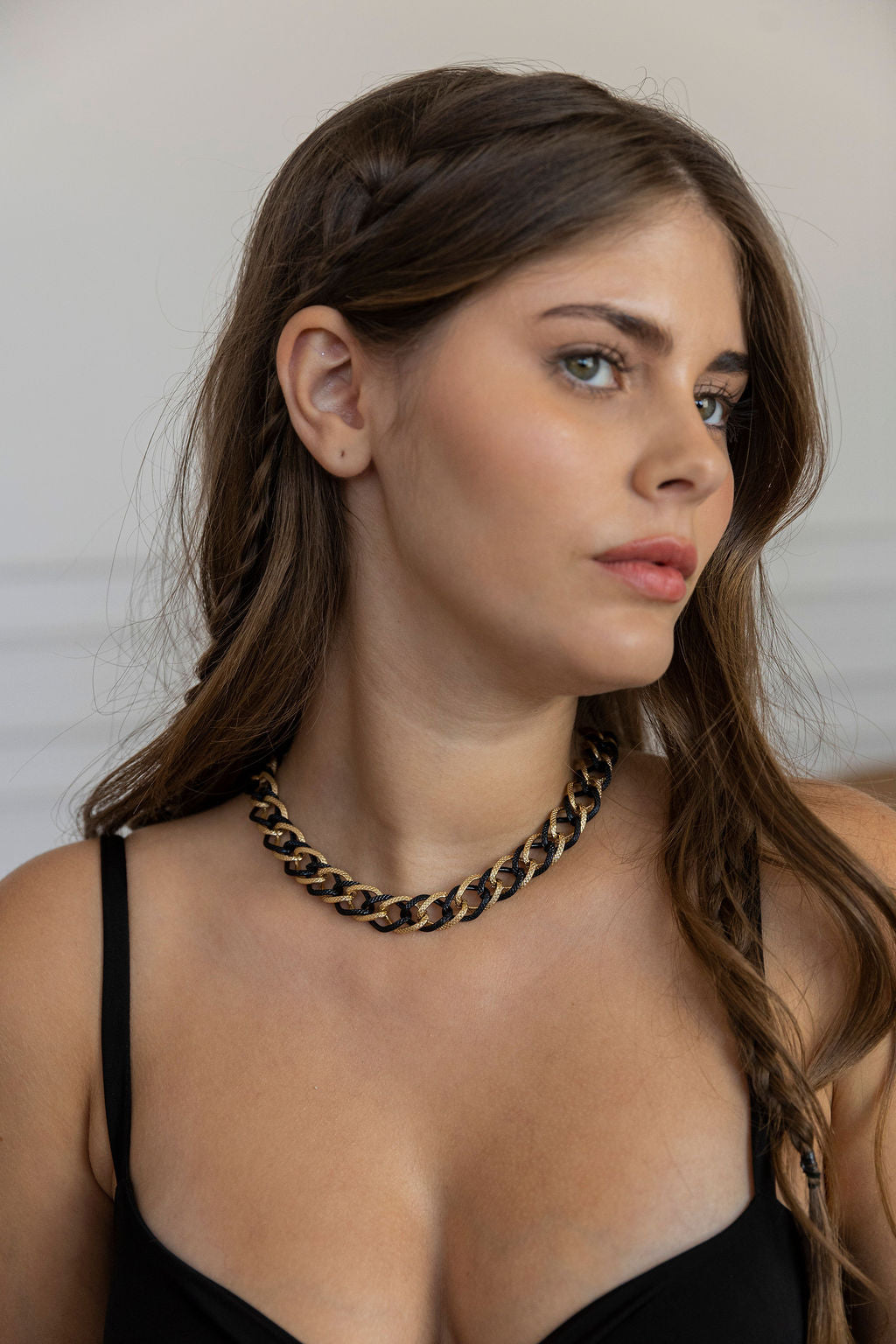 שרשרת צ'וקר שחור וזהב גולדן זברה