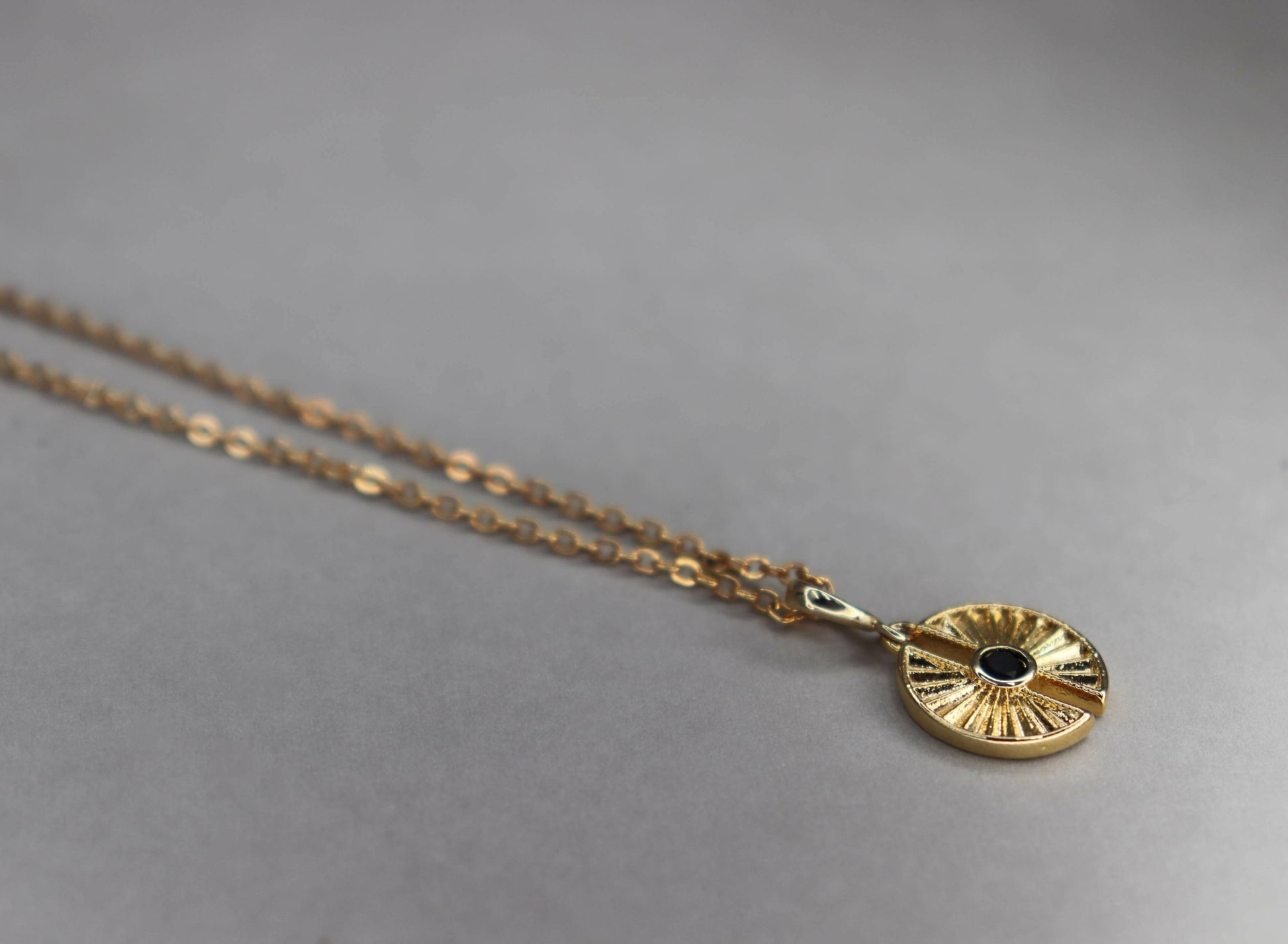 שרשרת תליון זהב עגול סופי Princess K Jewelry