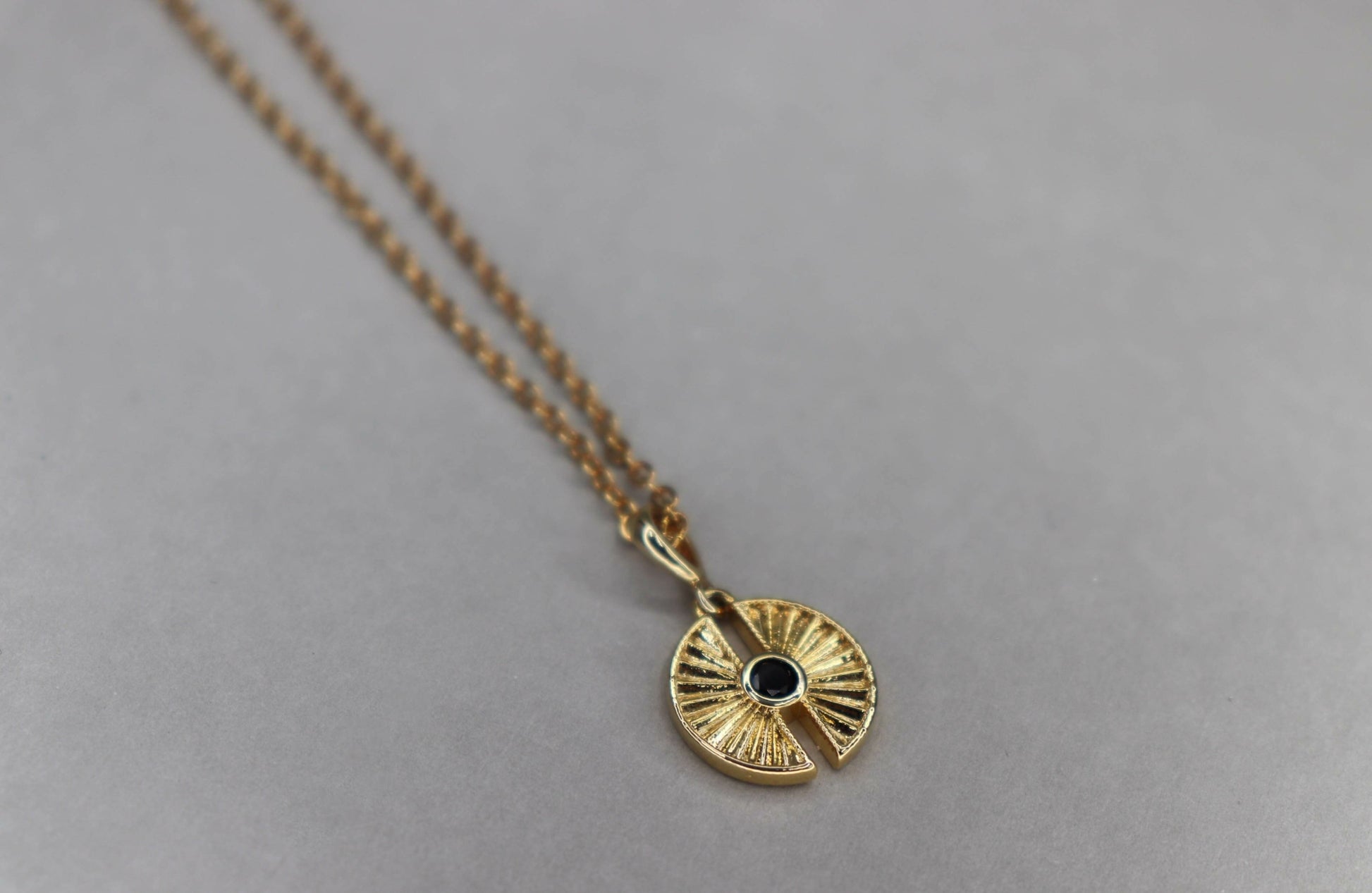 שרשרת תליון זהב עגול סופי Princess K Jewelry
