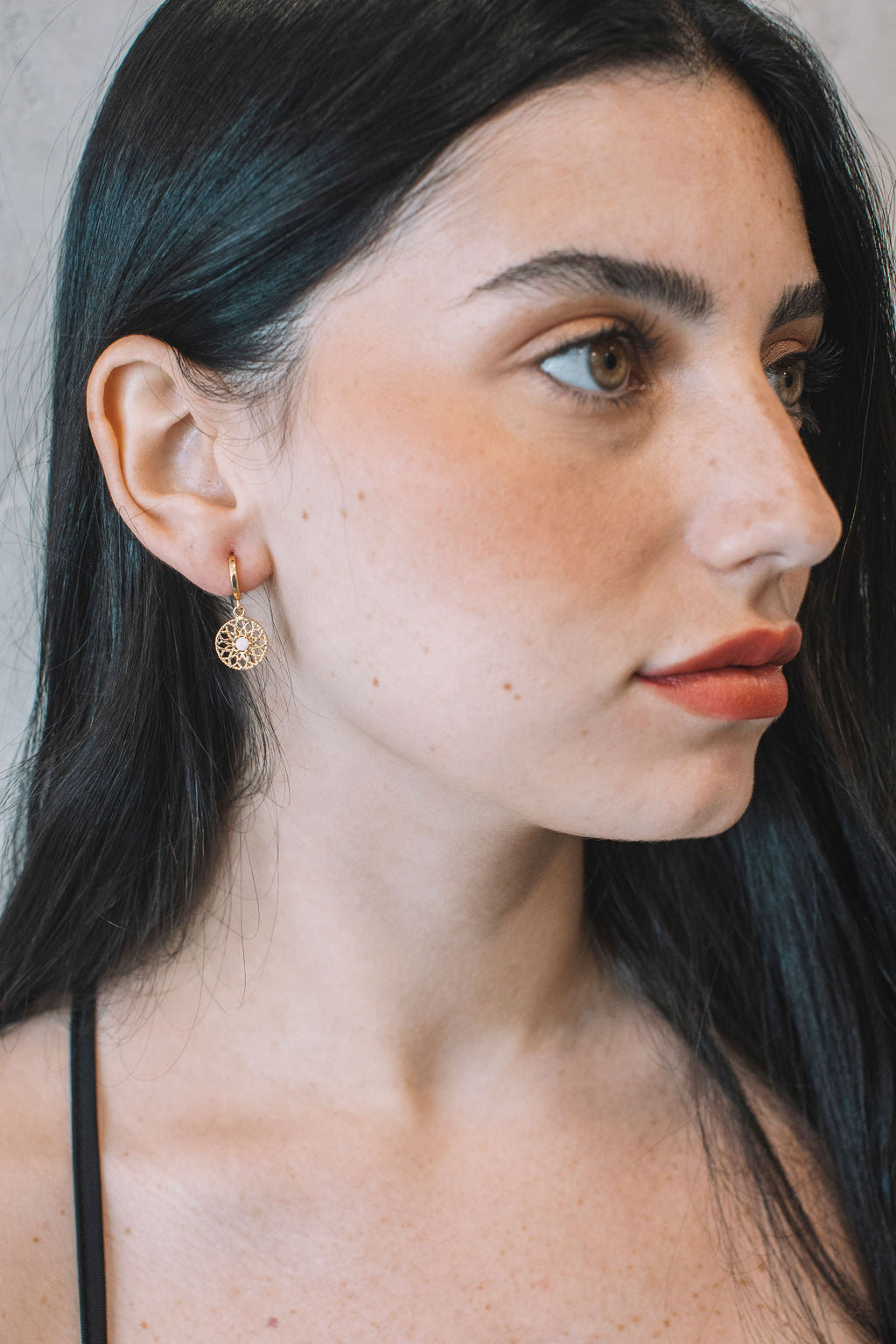עגילי חישוק בשילוב תליון קלואי Princess K Jewelry