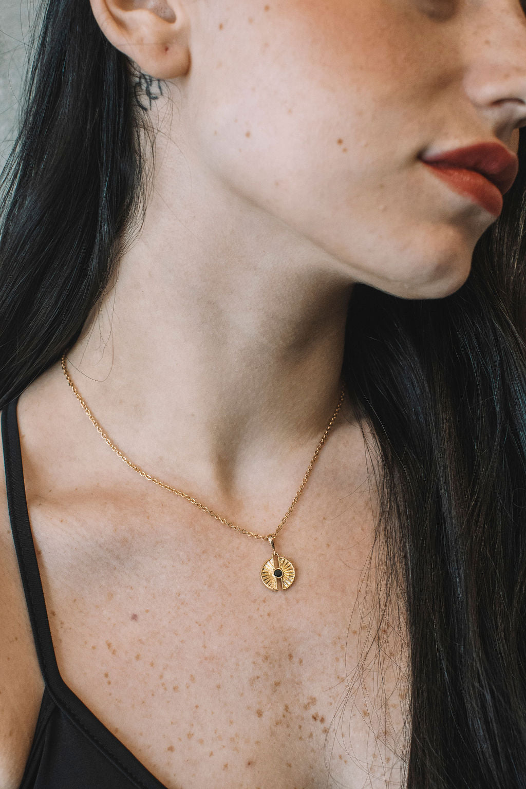 שרשרת תליון זהב עגול סופי Princess K Jewelry