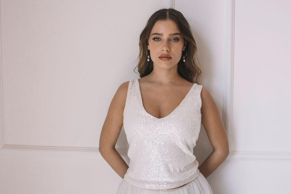 עגילי חישוק כסף בשילוב תליון פנינה ויקטוריה Princess K Jewelry