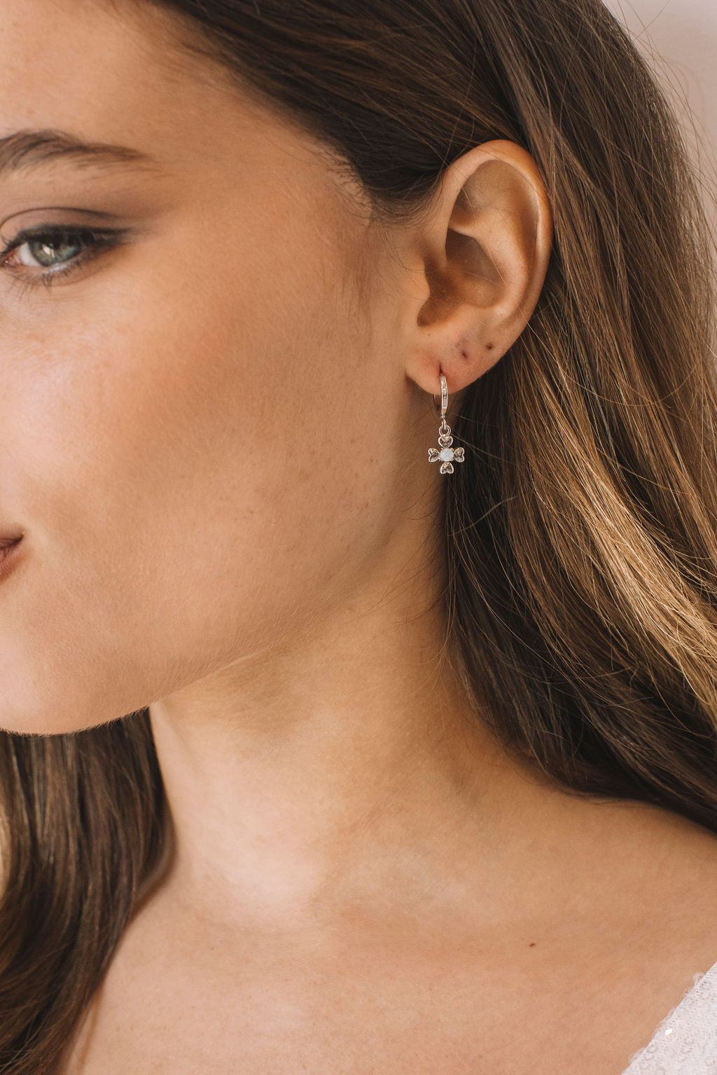 עגילי חישוק בשילוב תליון איבון Princess K Jewelry