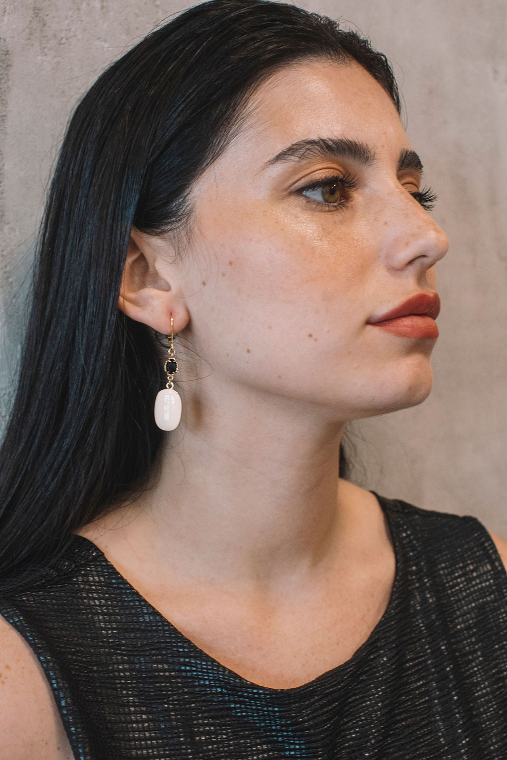 עגילים אובליים בז' ושחור לורן Princess K Jewelry
