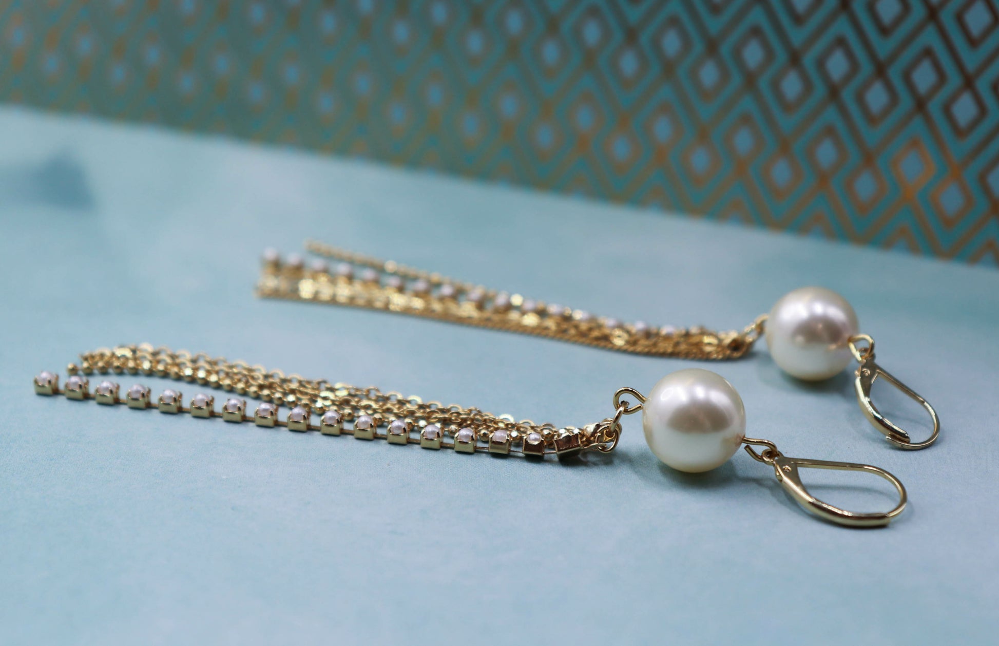 עגילי זהב ופנינה ארוכים פרל גירל Princess K Jewelry
