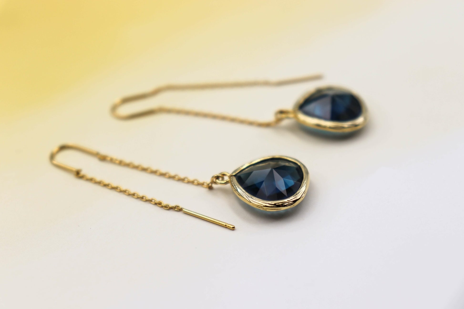 עגילי טיפה כחולים מג'יק סנסט Princess K Jewelry