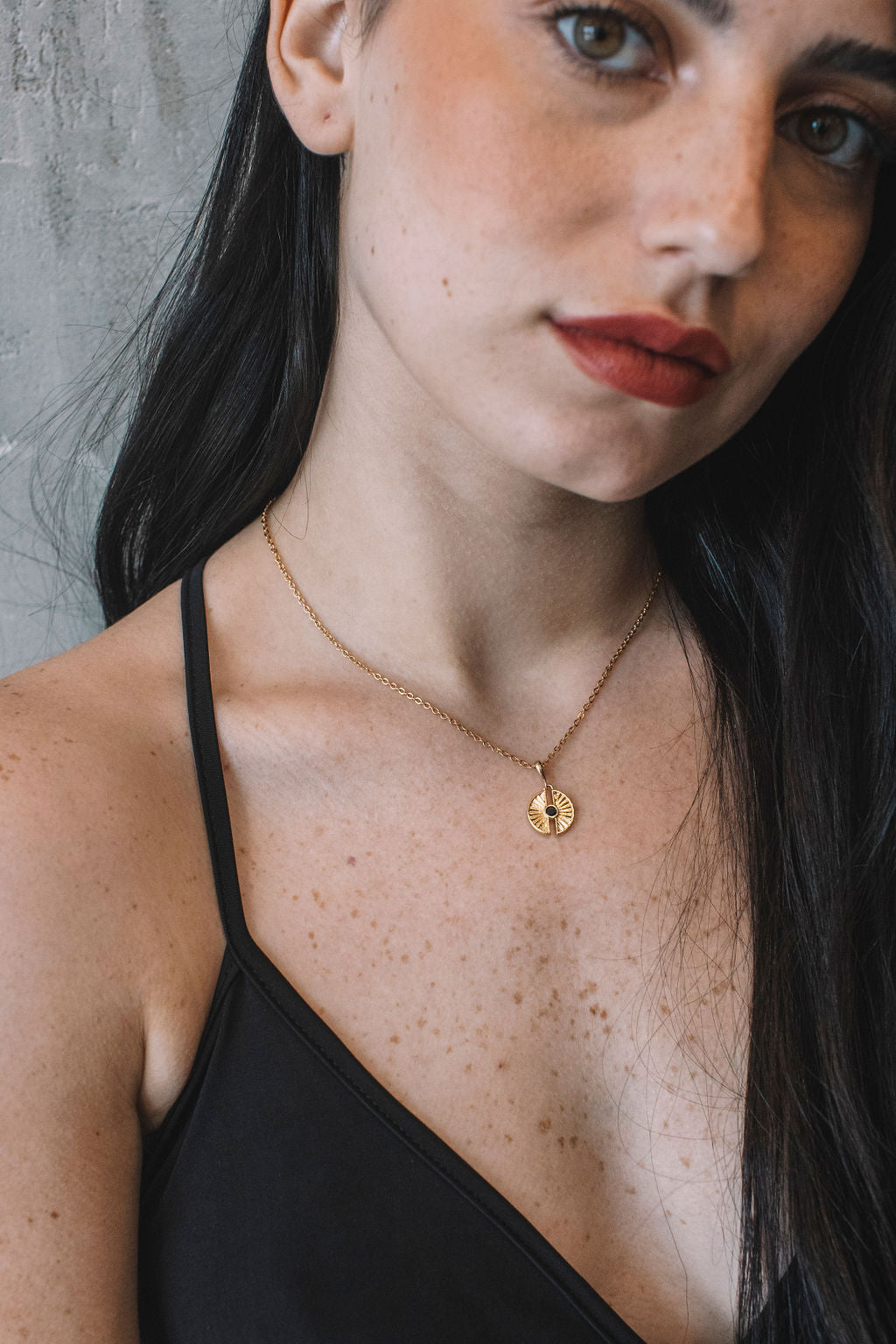 שרשרת תליון זהב עגול סופי Princess K Jewelry