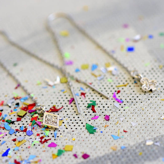 עגילי שרשרת ליידי לאק Princess K Jewelry