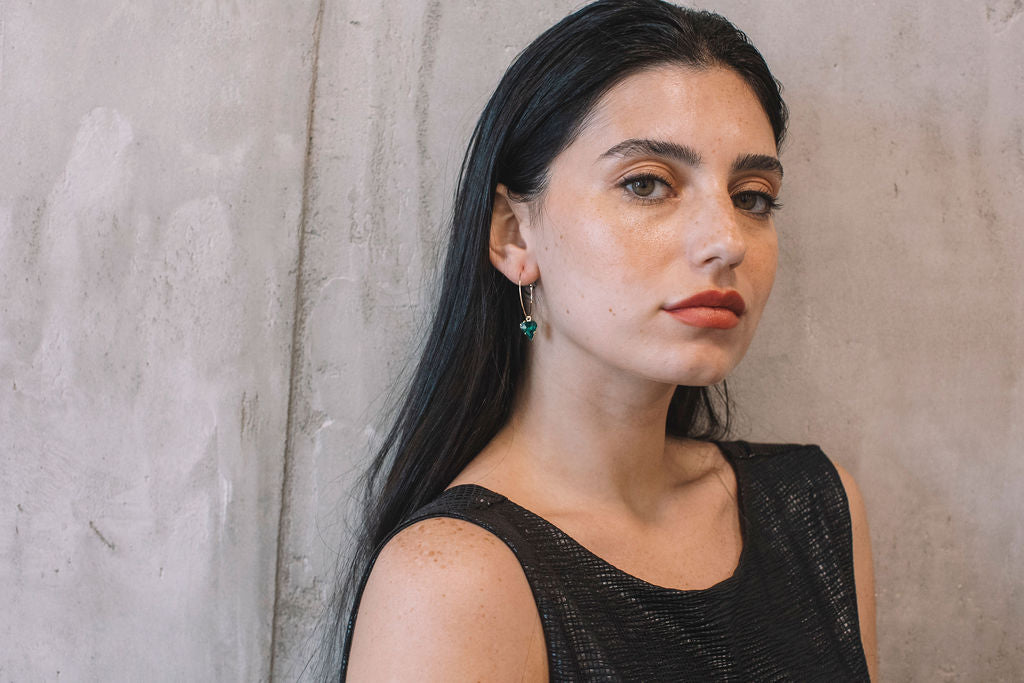 עגילי חישוק בשילוב משולש ירוק קיילי Princess K Jewelry