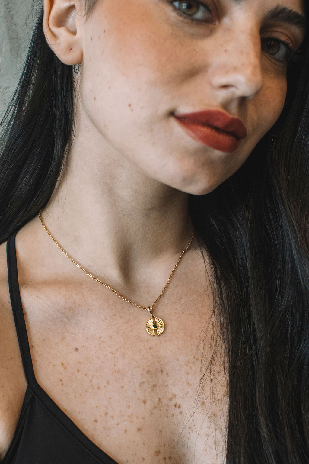 שרשרת תליון זהב עגול סופי Princess K Jewelry