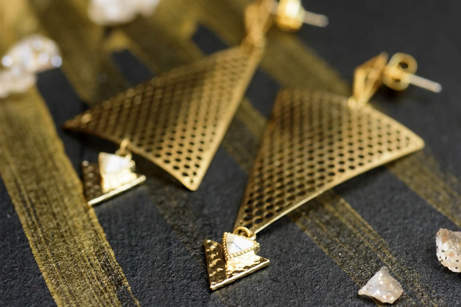עגילי משולש זהב אליס Princess K Jewelry