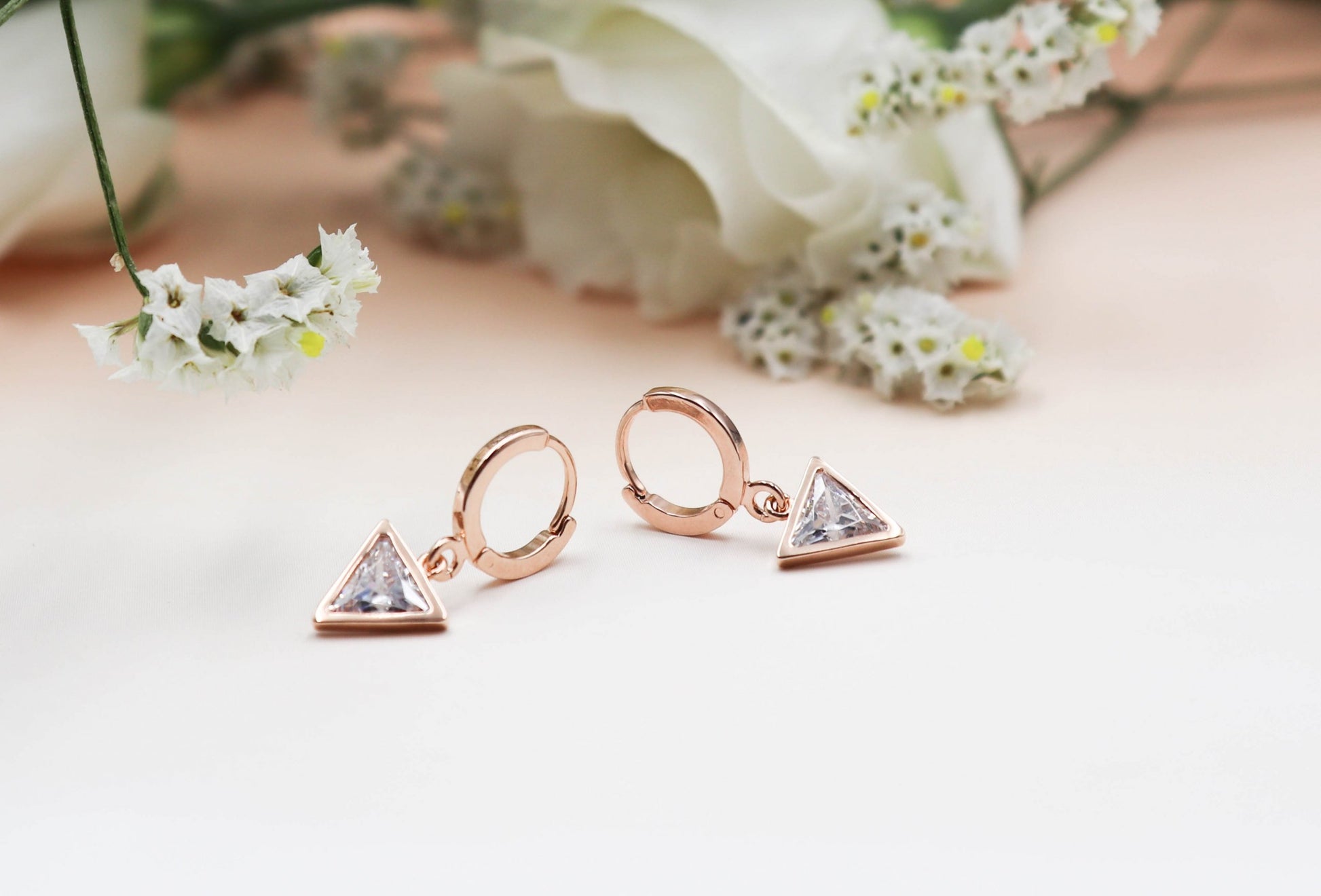 עגילי חישוק משולש נלי Princess K Jewelry
