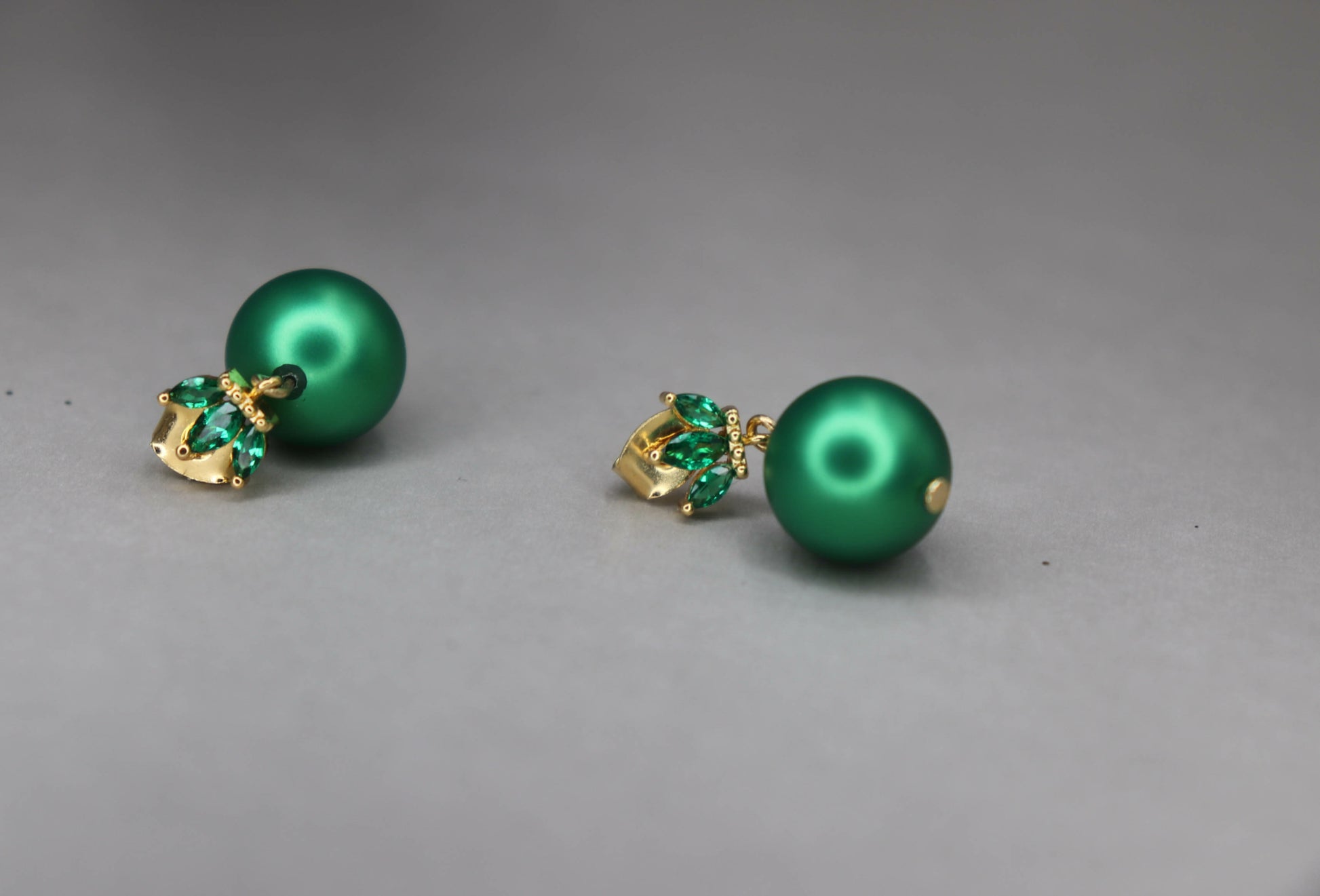 עגילי פנינה ירוקים פיונה Princess K Jewelry