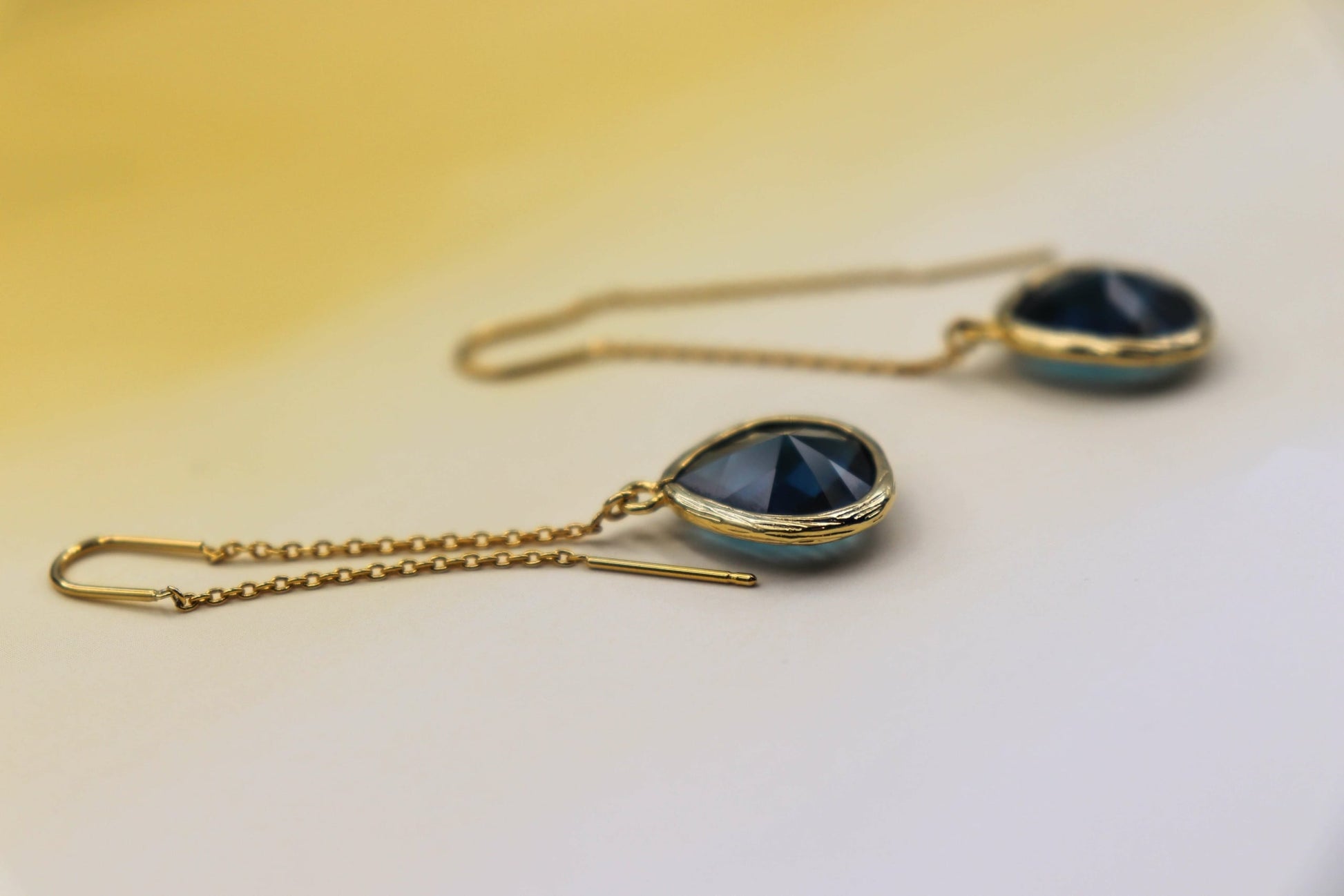 עגילי טיפה כחולים מג'יק סנסט Princess K Jewelry