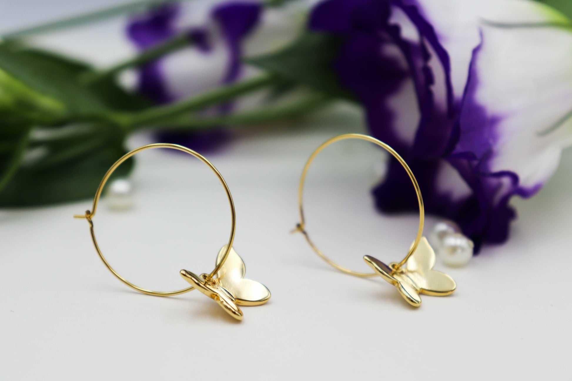 עגילי חישוק פרפר זהב ליידי ספרינג Princess K Jewelry