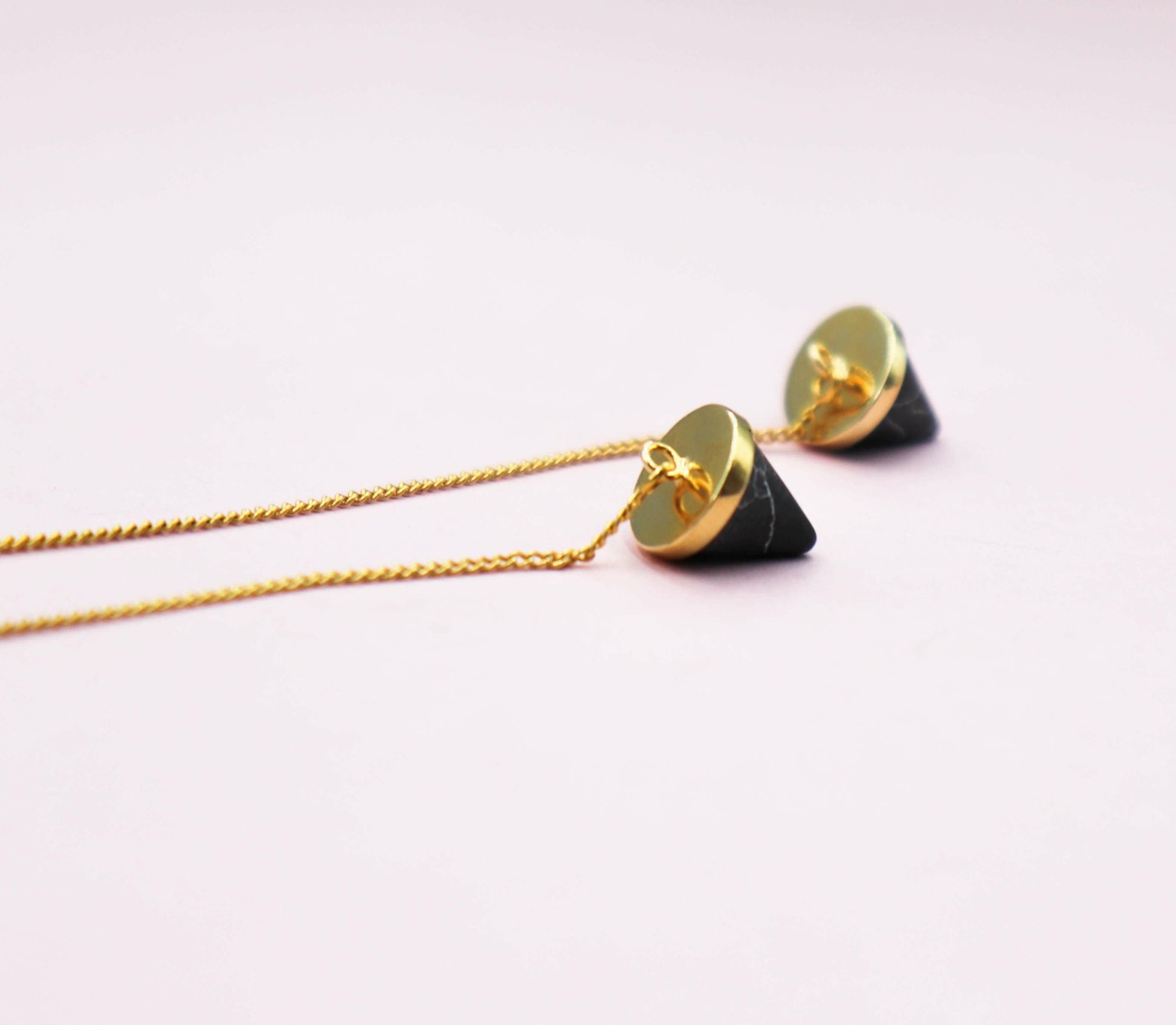 עגילי שרשרת שחור וזהב לטי Princess K Jewelry