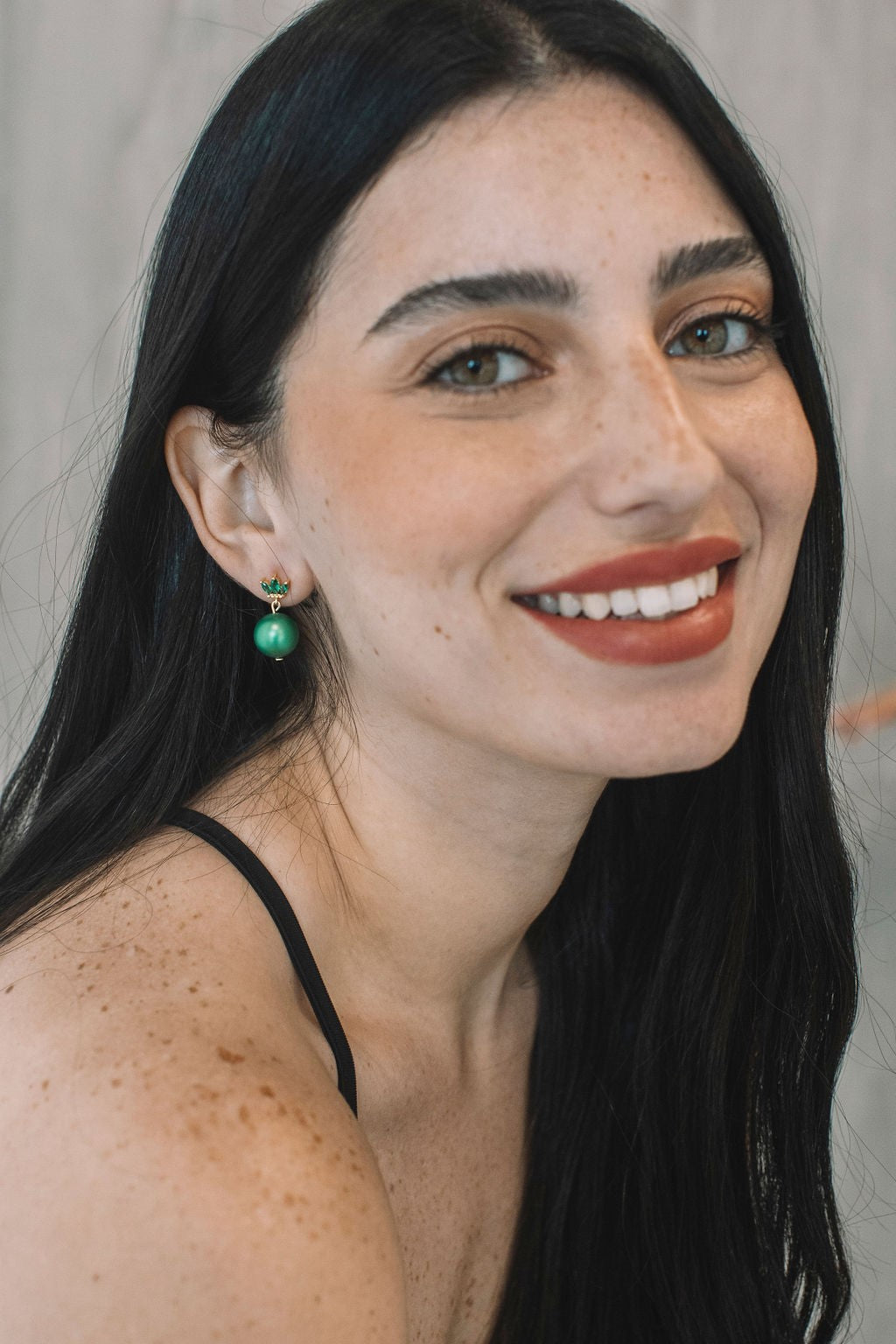 עגילי פנינה ירוקים פיונה Princess K Jewelry