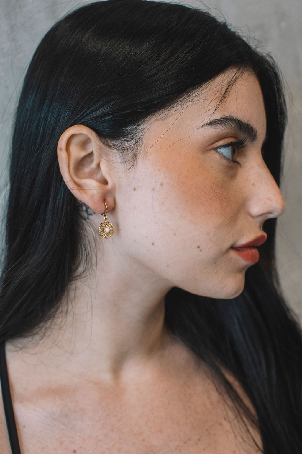 עגילי חישוק בשילוב תליון קלואי Princess K Jewelry