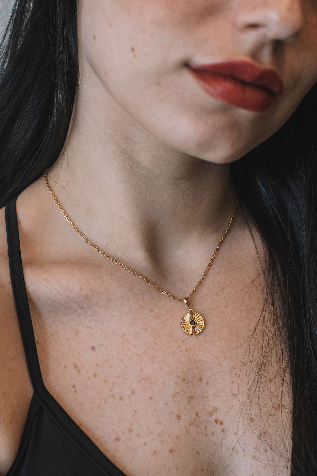 שרשרת תליון זהב עגול סופי Princess K Jewelry