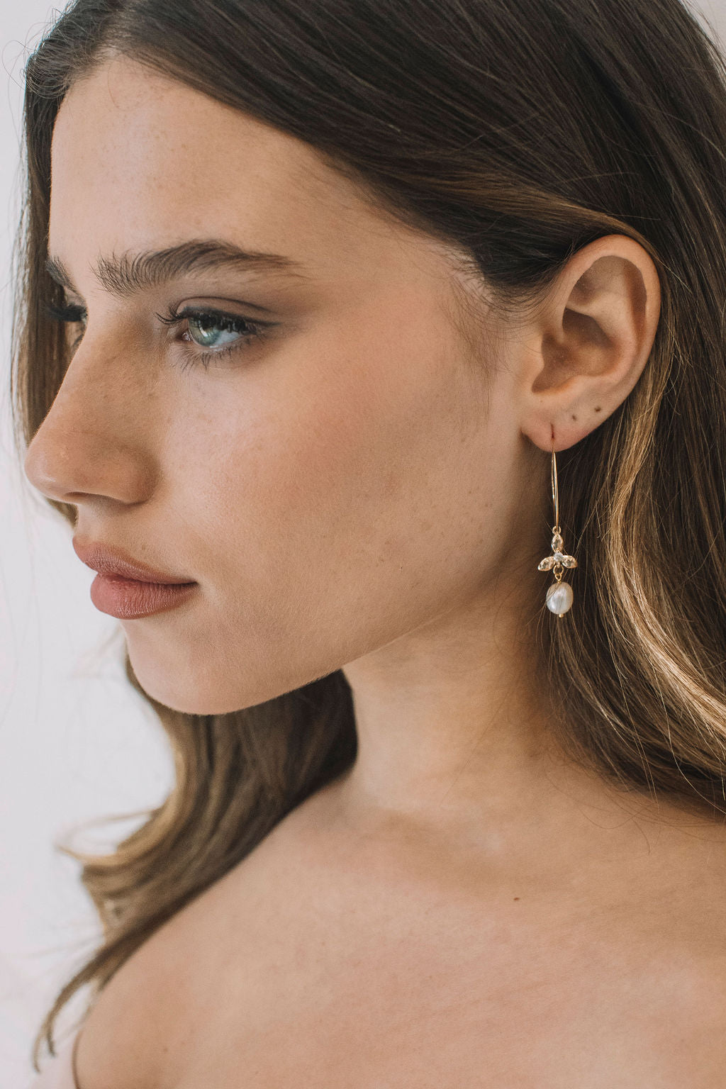 עגילי חישוק זהב פרח ופנינה ג'ולייט Princess K Jewelry