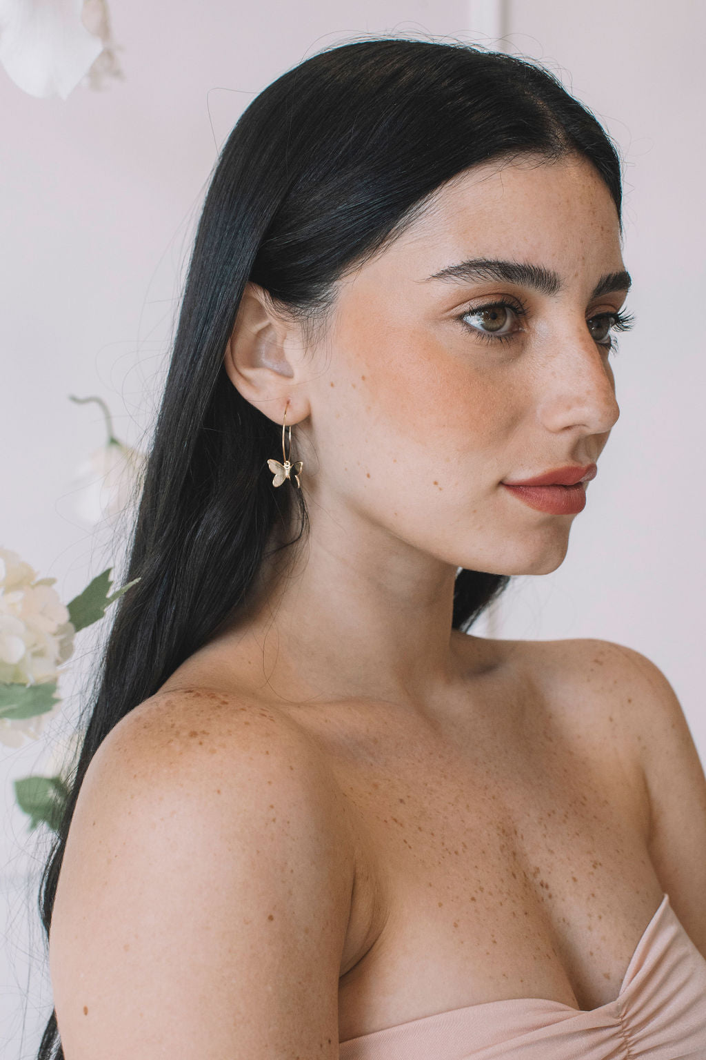 עגילי חישוק פרפר זהב ליידי ספרינג Princess K Jewelry