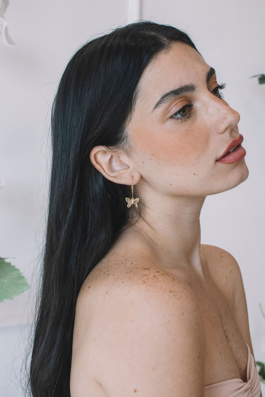 עגילי חישוק פרפר זהב ליידי ספרינג Princess K Jewelry