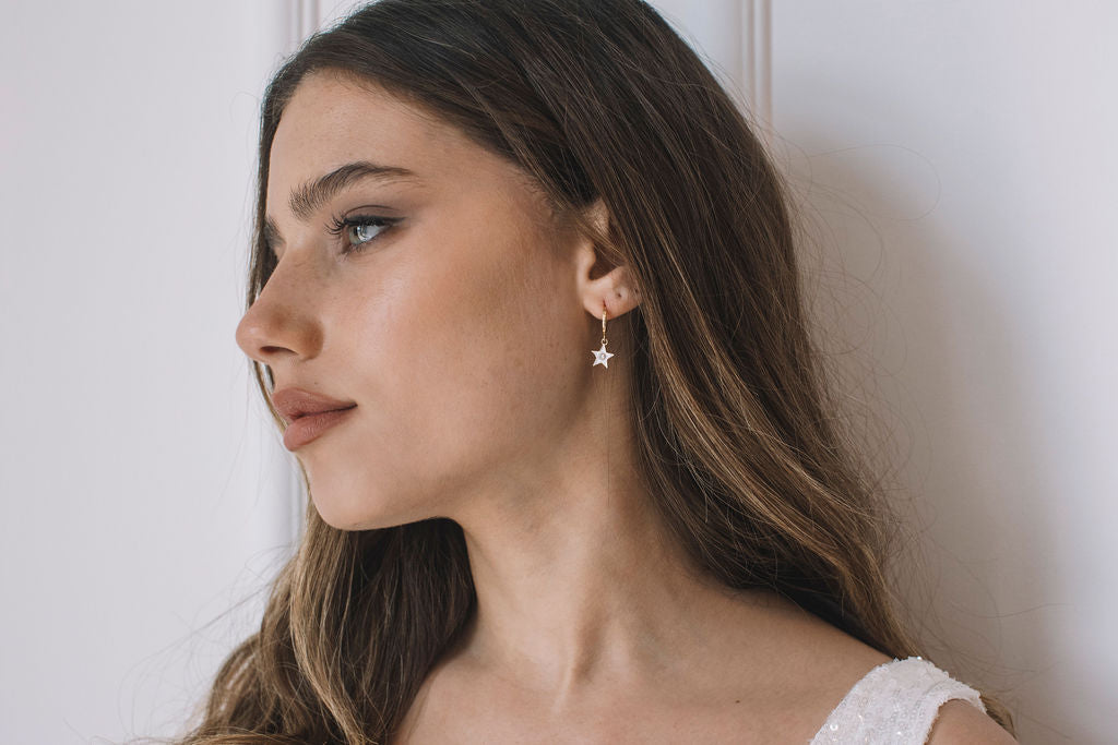 עגילי חישוק בשילוב תליון כוכב ווייט פארטי Princess K Jewelry