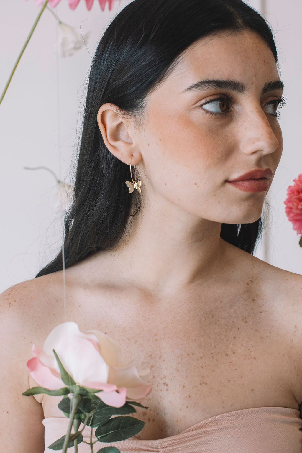 עגילי חישוק פרפר זהב ליידי ספרינג Princess K Jewelry