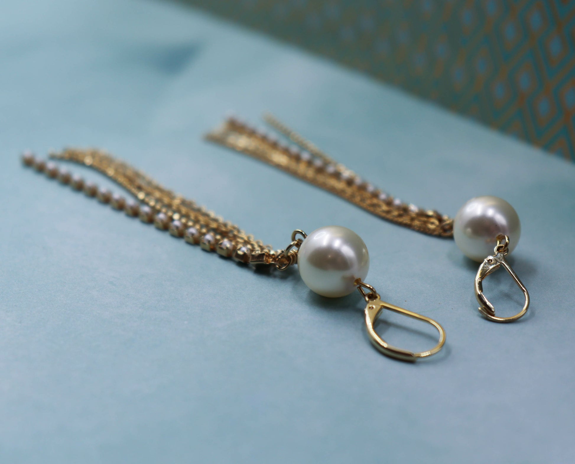 עגילי זהב ופנינה ארוכים פרל גירל Princess K Jewelry